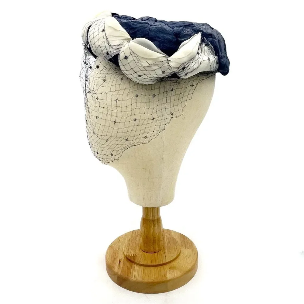 Vintage 1950s Pillbox Hat Navy Straw With White Rose Petals Mesh Veil Rhinestone - Picture 9 of 16
